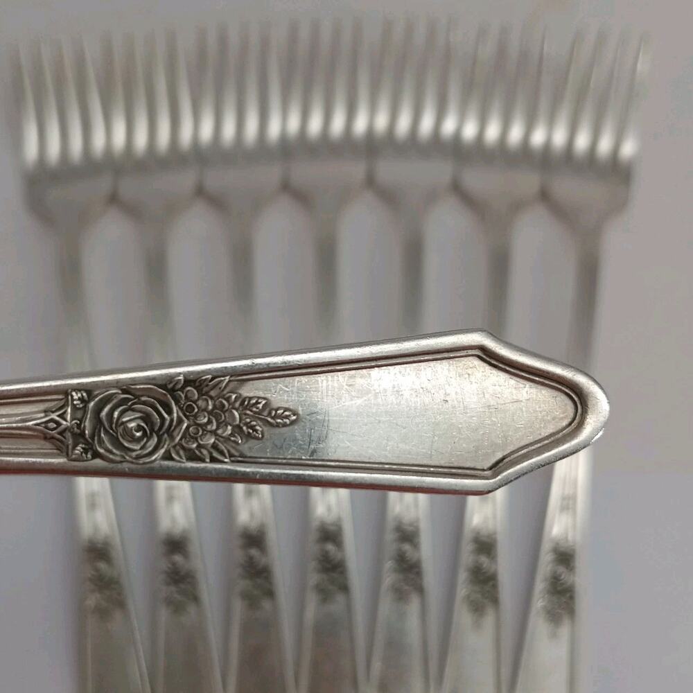 8X DF Vtg Manor Plate Triple Rose Rosedale Dinner Forks Silverplate